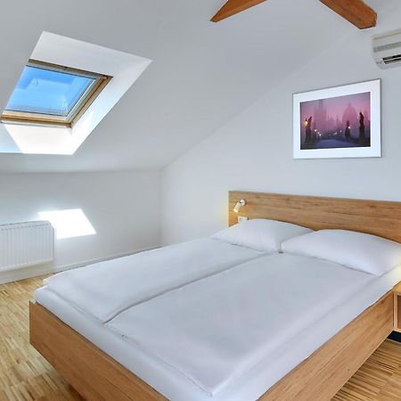 Downtown Suites Kodanska Prague Ngoại thất bức ảnh