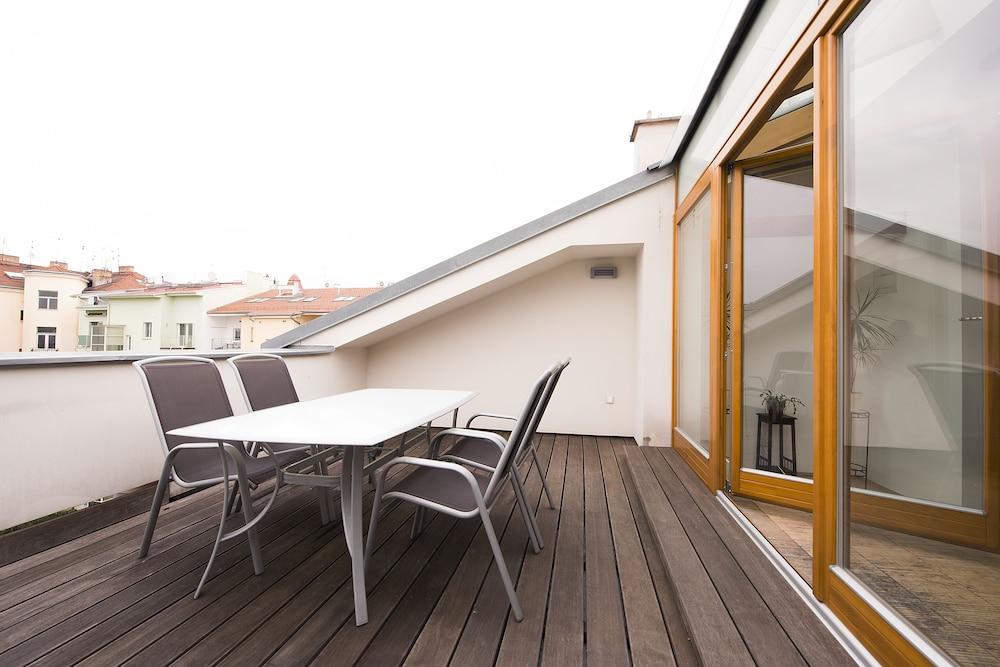 Downtown Suites Kodanska Prague Ngoại thất bức ảnh