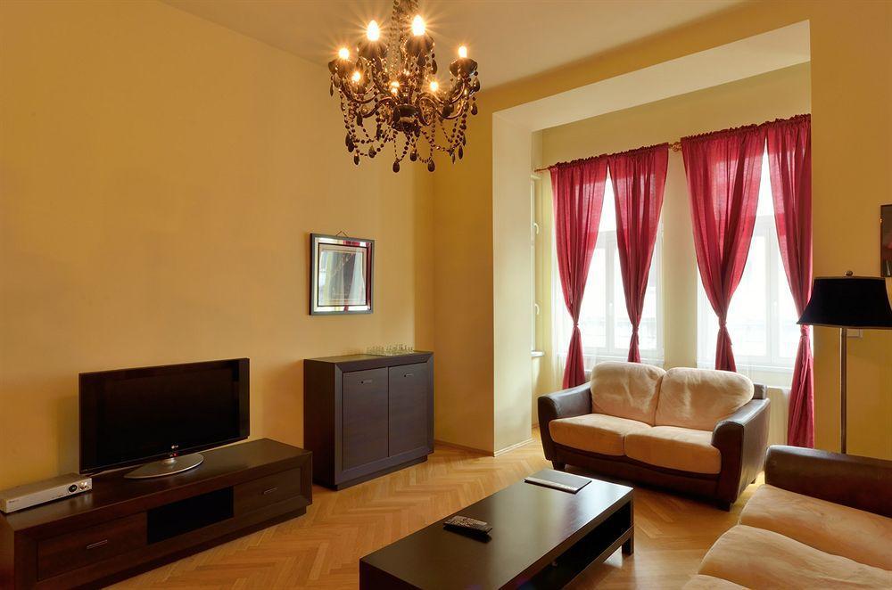 Downtown Suites Kodanska Prague Ngoại thất bức ảnh