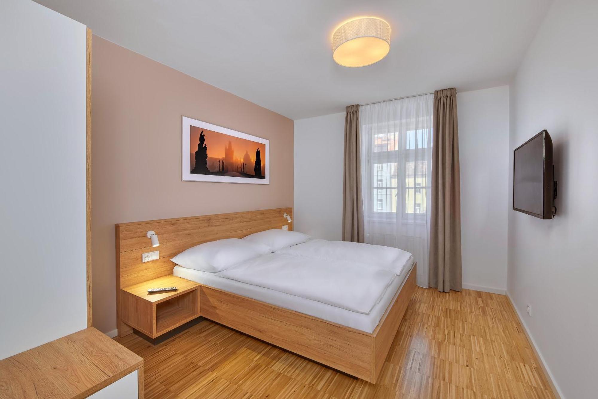 Downtown Suites Kodanska Prague Ngoại thất bức ảnh