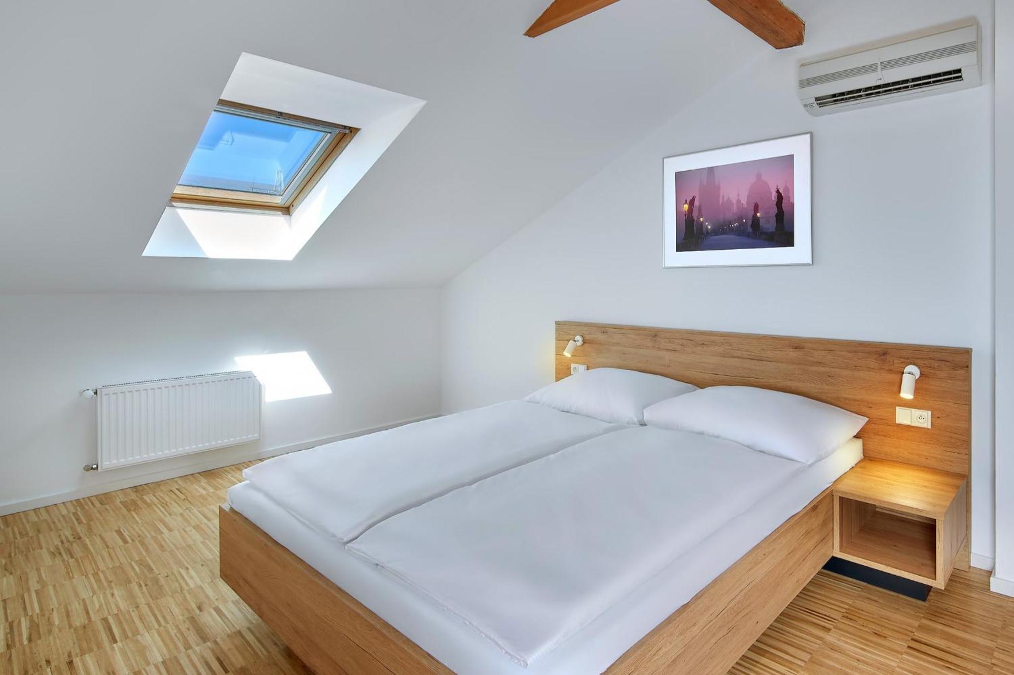 Downtown Suites Kodanska Prague Ngoại thất bức ảnh