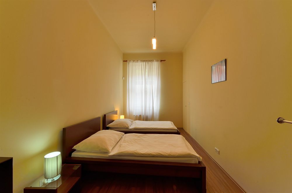 Downtown Suites Kodanska Prague Ngoại thất bức ảnh