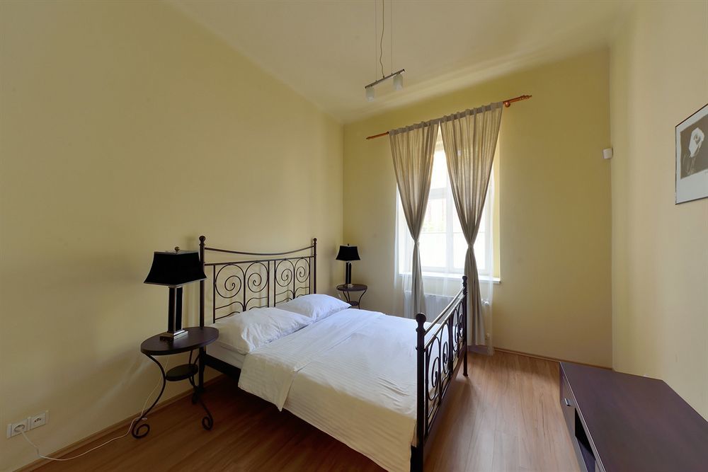 Downtown Suites Kodanska Prague Ngoại thất bức ảnh