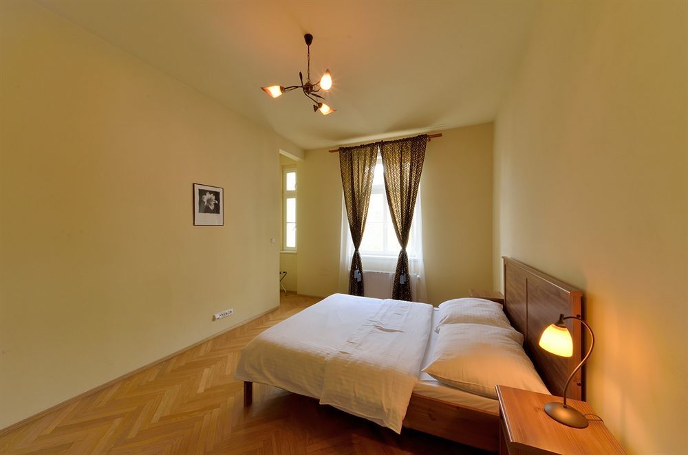 Downtown Suites Kodanska Prague Ngoại thất bức ảnh