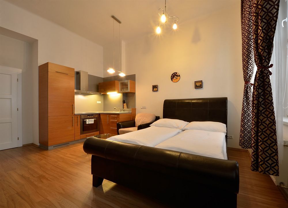 Downtown Suites Kodanska Prague Ngoại thất bức ảnh
