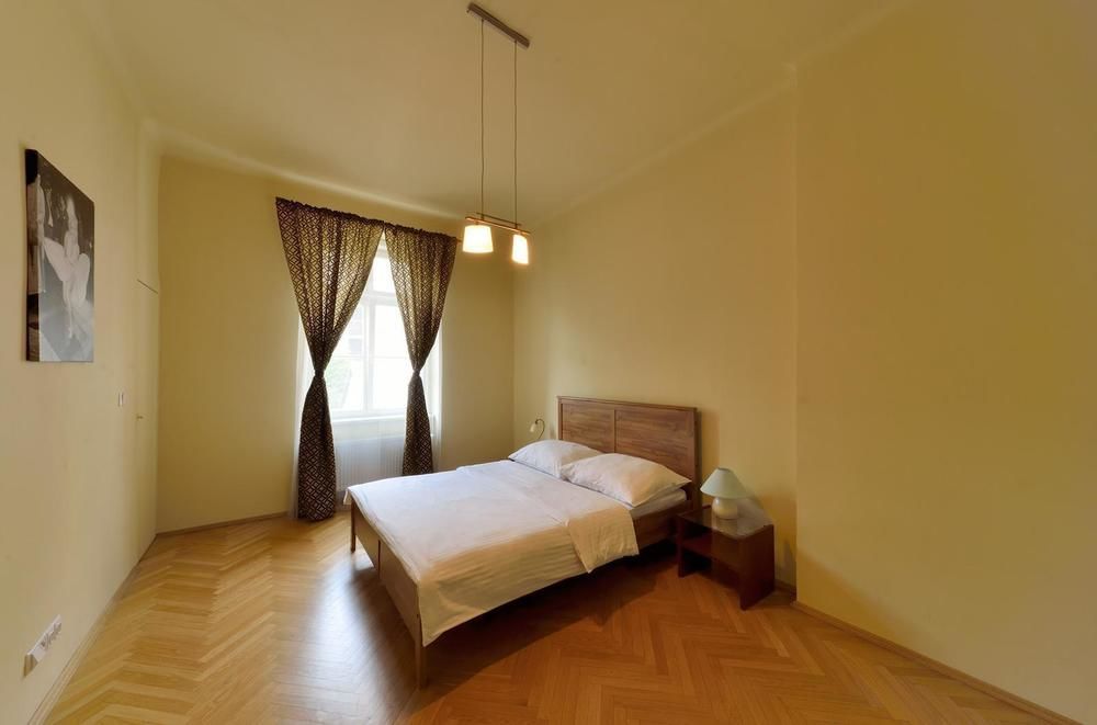 Downtown Suites Kodanska Prague Ngoại thất bức ảnh
