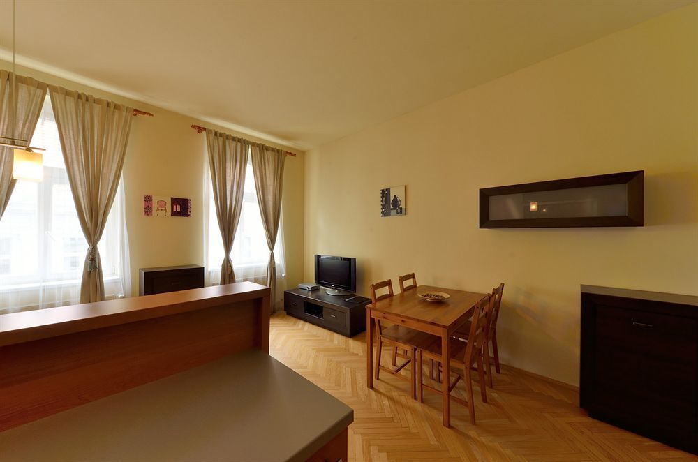 Downtown Suites Kodanska Prague Ngoại thất bức ảnh