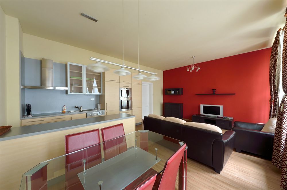Downtown Suites Kodanska Prague Ngoại thất bức ảnh