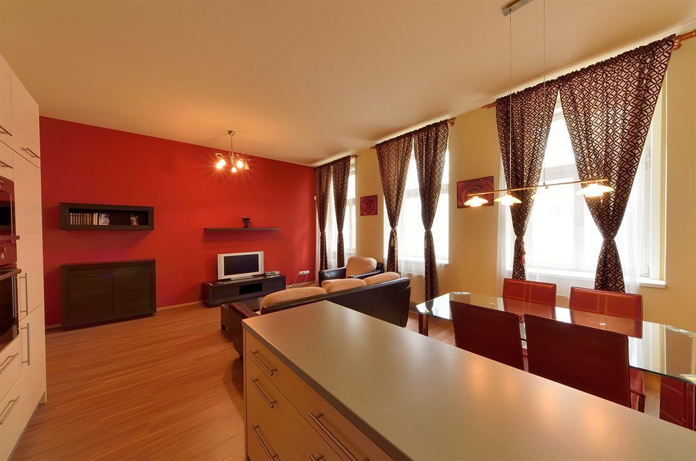 Downtown Suites Kodanska Prague Ngoại thất bức ảnh