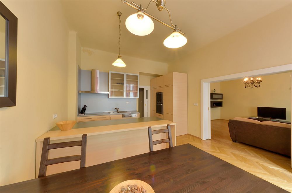 Downtown Suites Kodanska Prague Ngoại thất bức ảnh