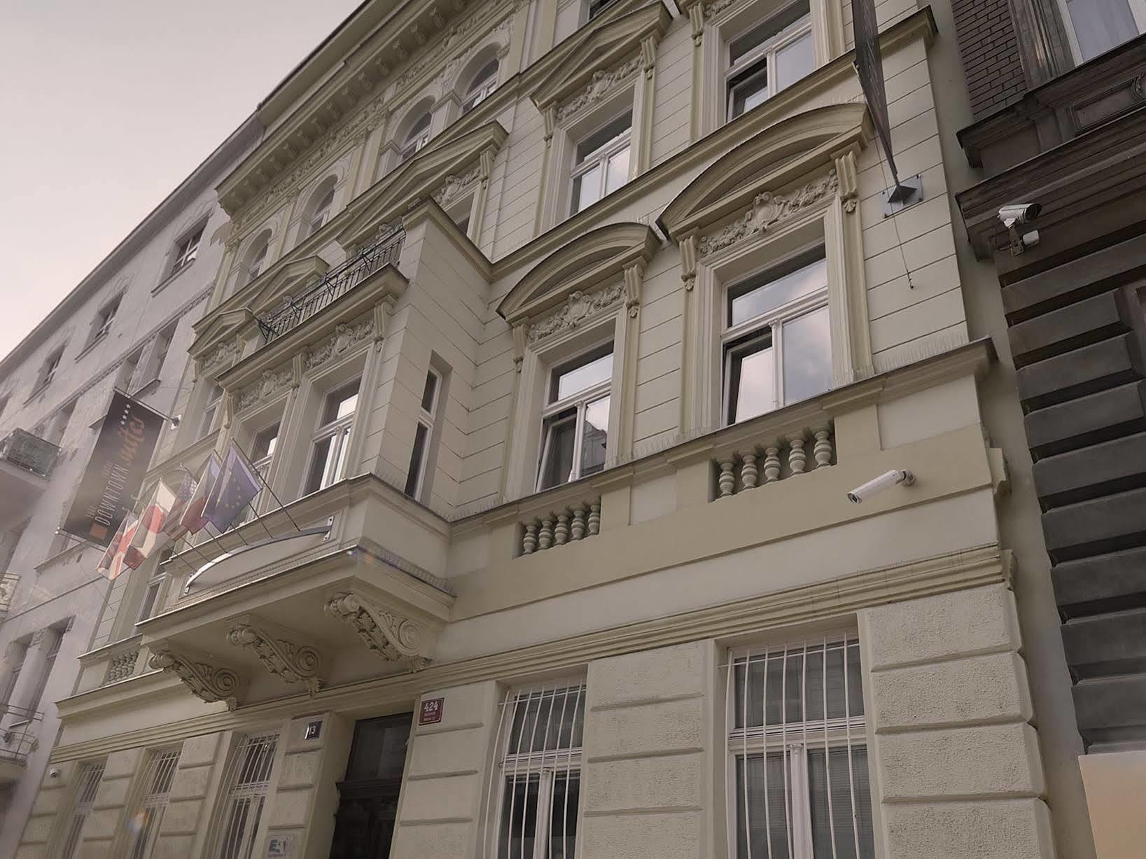 Downtown Suites Kodanska Prague Ngoại thất bức ảnh