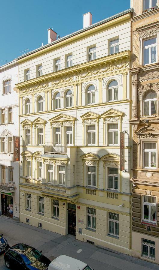 Downtown Suites Kodanska Prague Ngoại thất bức ảnh