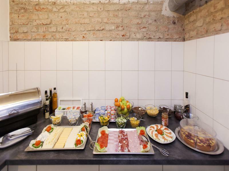 Downtown Suites Kodanska Prague Ngoại thất bức ảnh