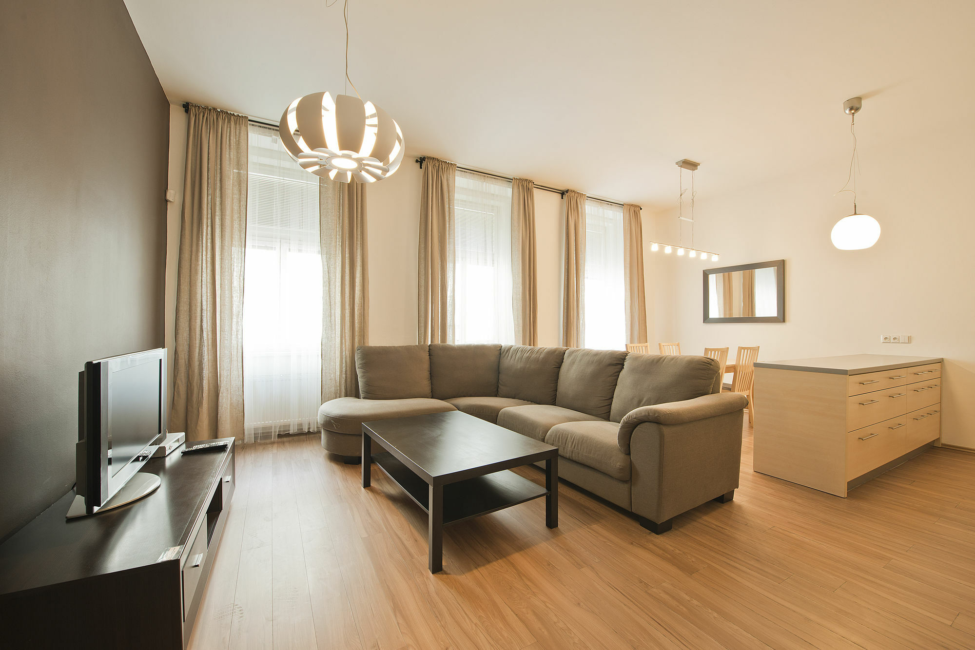 Downtown Suites Kodanska Prague Ngoại thất bức ảnh