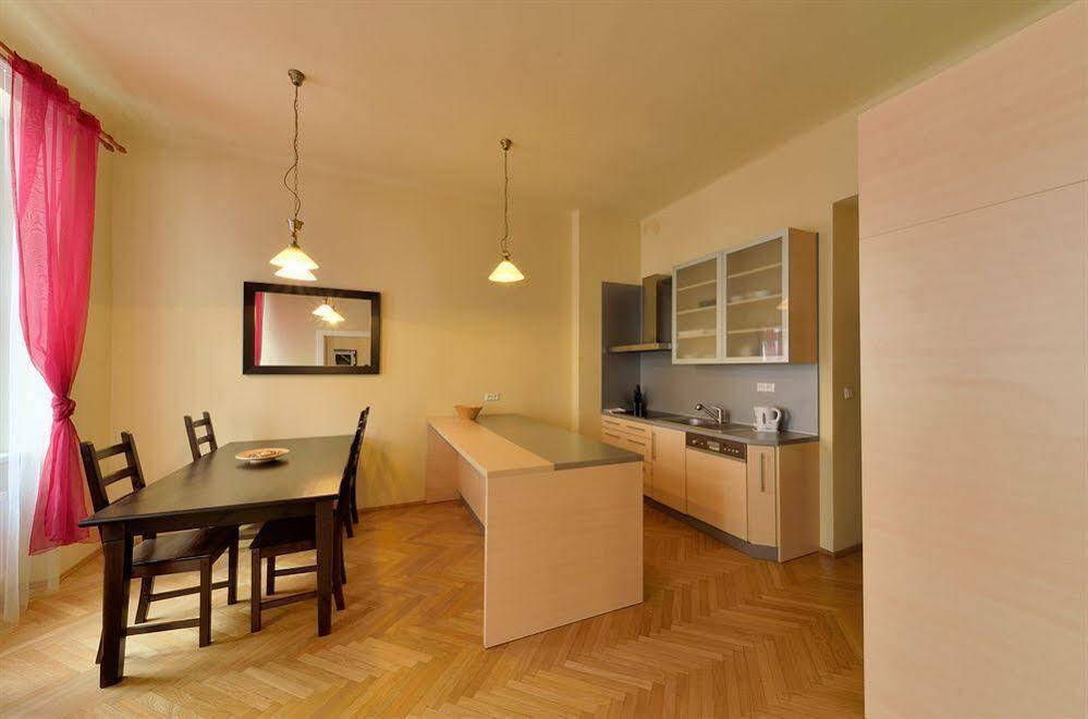 Downtown Suites Kodanska Prague Ngoại thất bức ảnh