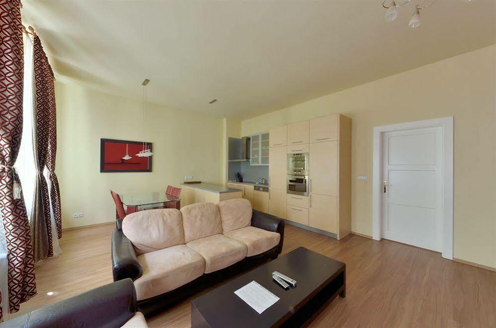Downtown Suites Kodanska Prague Ngoại thất bức ảnh