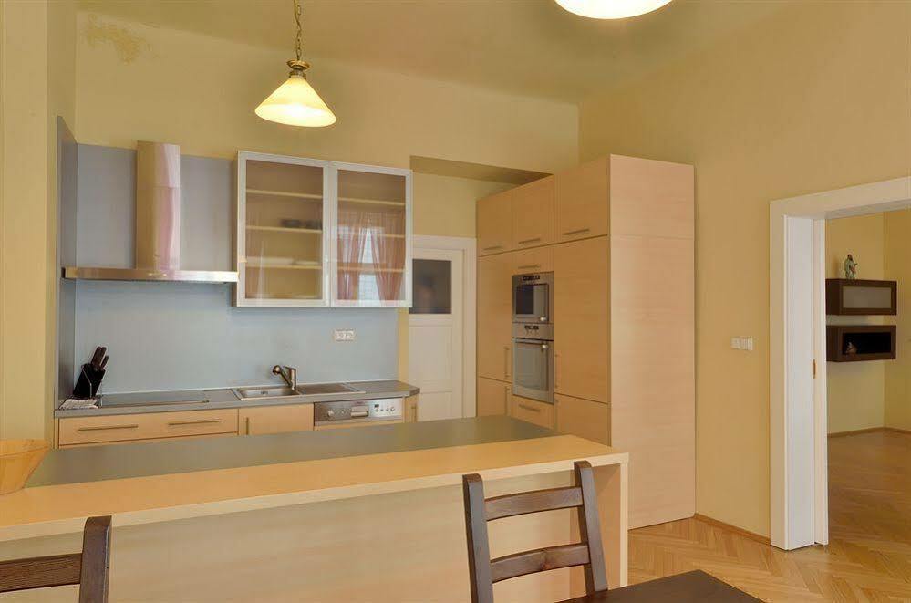 Downtown Suites Kodanska Prague Ngoại thất bức ảnh