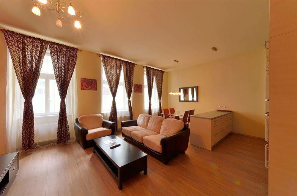 Downtown Suites Kodanska Prague Ngoại thất bức ảnh