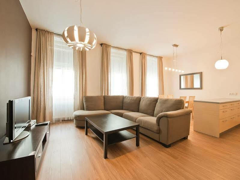 Downtown Suites Kodanska Prague Ngoại thất bức ảnh