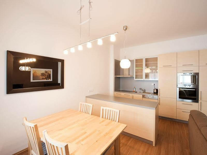 Downtown Suites Kodanska Prague Ngoại thất bức ảnh