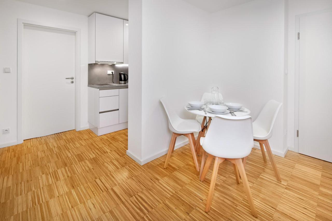 Downtown Suites Kodanska Prague Ngoại thất bức ảnh